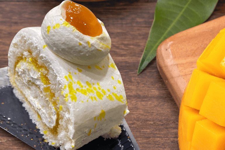 Mango jelly cake