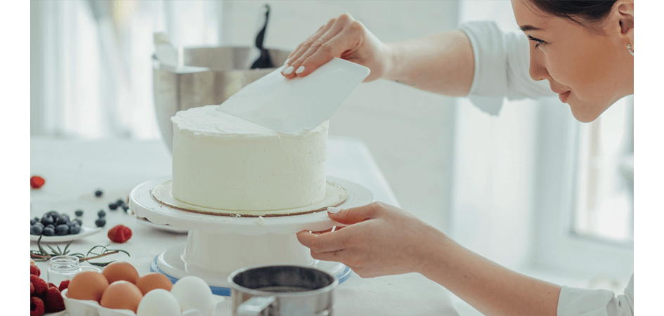 chef adding frosting