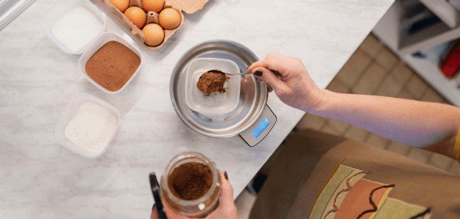 Measuring cocoa powder